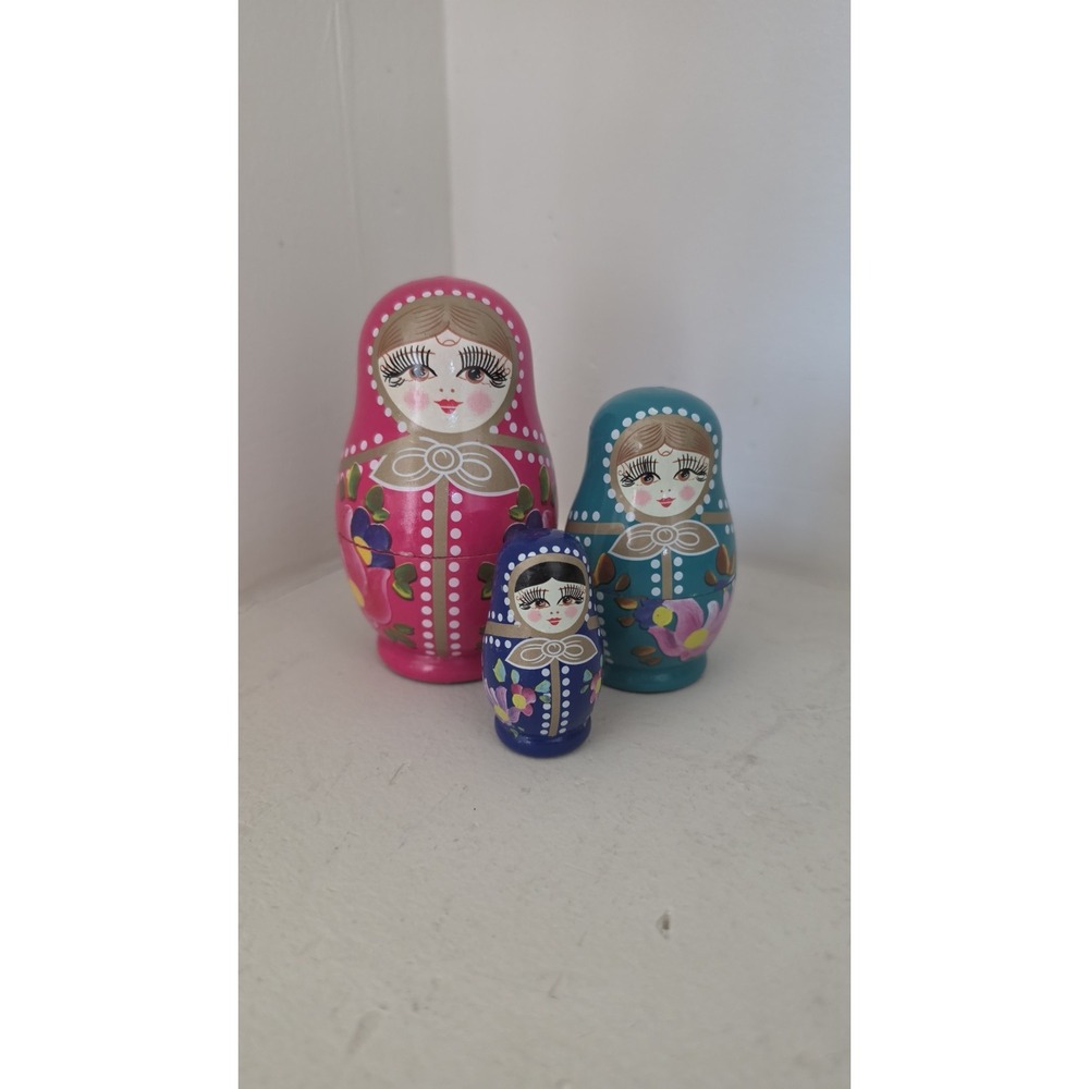 World Market‎ Wooden Russian Nesting Dolls Matryoshka Flower Set Of 3 Kitschy